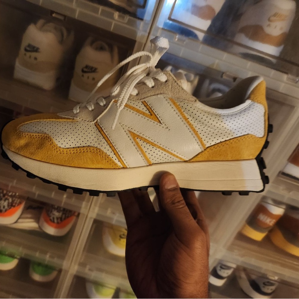 New balance 327 primary pack, yellow size 10. Used 10/10 Condition